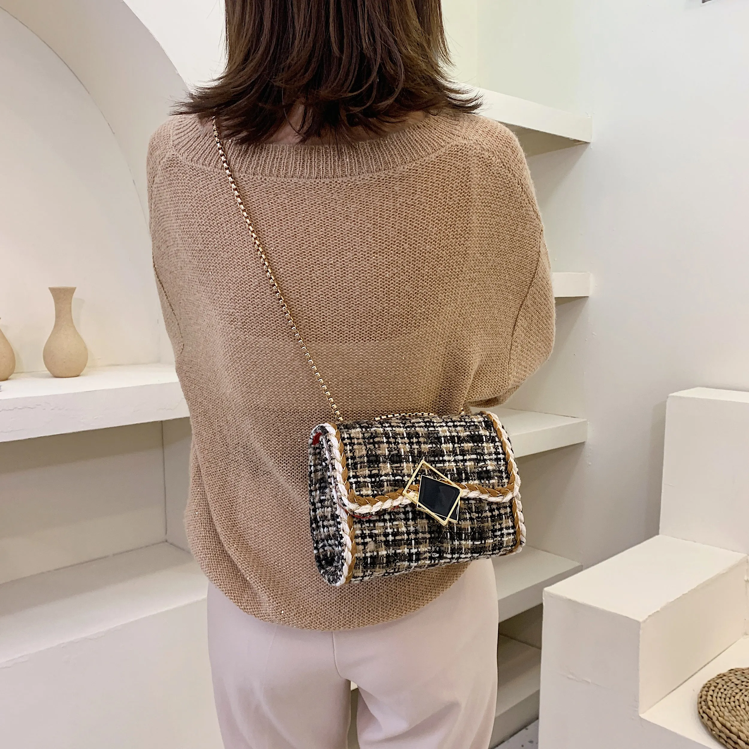 WOOLEN BAG